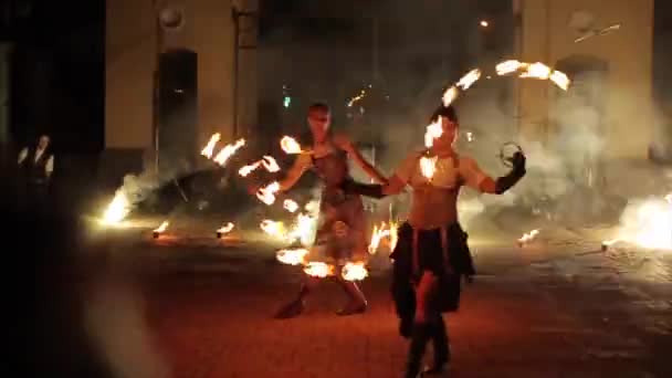 Minsk, Belarus - August 8, 2019: Two beautiful fire juggler girls dancing with fire fans — Stock Video