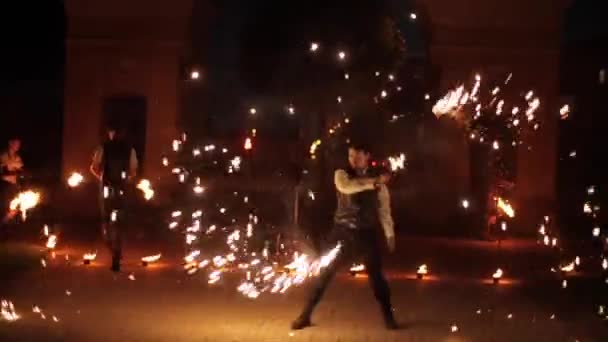 Minsk, Belarus - August 8, 2019: Male professional performing fire show. The view becoming blurred — Stok video