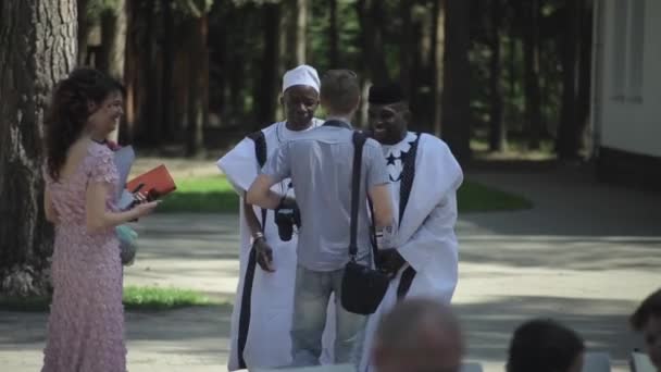 Mogilev, Belarus - July 11, 2019: People from Russia or Belarus greeting two people from Nigeria — Stok video