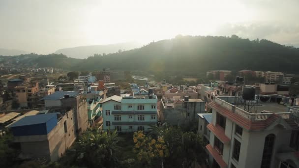 Les maisons de Katmandou, au Népal. Paysage urbain le matin. Montagnes .