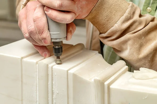 Coltivazione mano macinazione stucco ornamento — Foto Stock