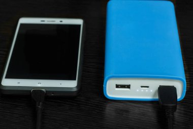 Güç bankasıyla çalışan akıllı telefon