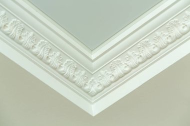 Tavan kornası. Köşenin ayrıntıları.