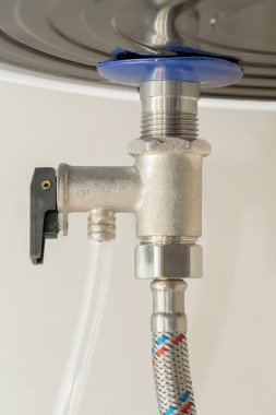 Elektrikli ısıtma kazanının egzoz vanası..