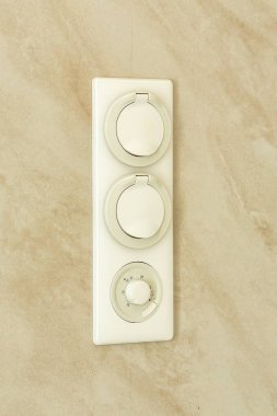 Sıcaklık denetleyicili elektrik prizi