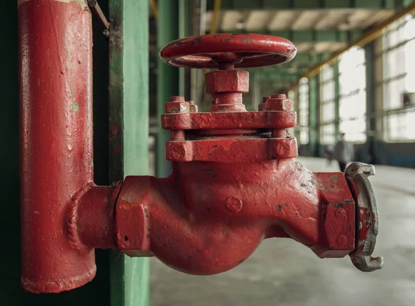 赤い古い消火栓 — ストック写真
