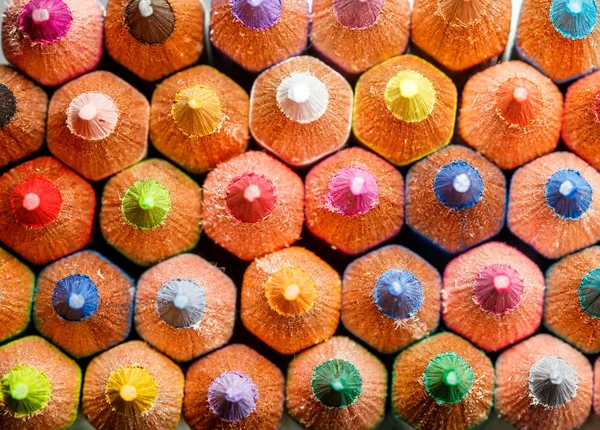 Assortiment van gekleurde potloden. Sluiten. — Stockfoto