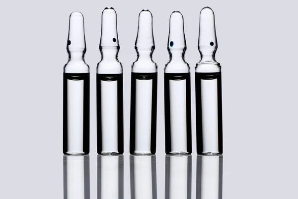 Medical ampoules. Pharmacological solution in ampoules. — 图库照片