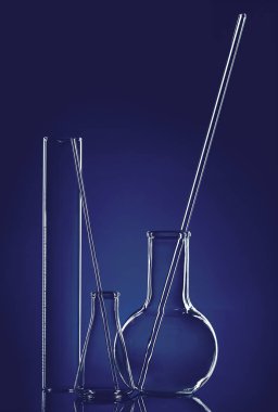 Mavi arkaplanda laboratuvar camları