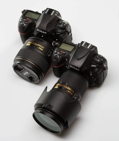 Nikon D850 and Nikon D800E SLR Cameras. — 图库照片