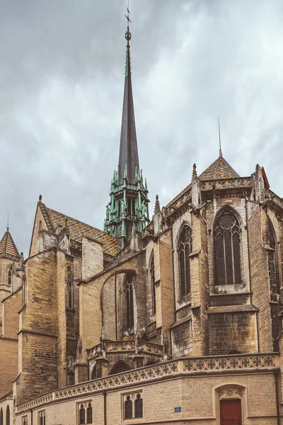 Wygląd rzymskokatolickiego kościoła Notre-Dame — Zdjęcie stockowe