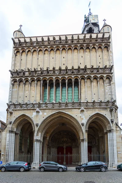 Wygląd rzymskokatolickiego kościoła Notre-Dame w Dijon — Zdjęcie stockowe