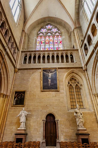 Wnętrze katedry św. Benigne w Dijon Francja — Zdjęcie stockowe