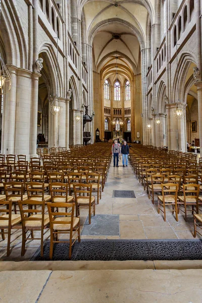 Wnętrze katedry św. Benigne w Dijon Francja — Zdjęcie stockowe