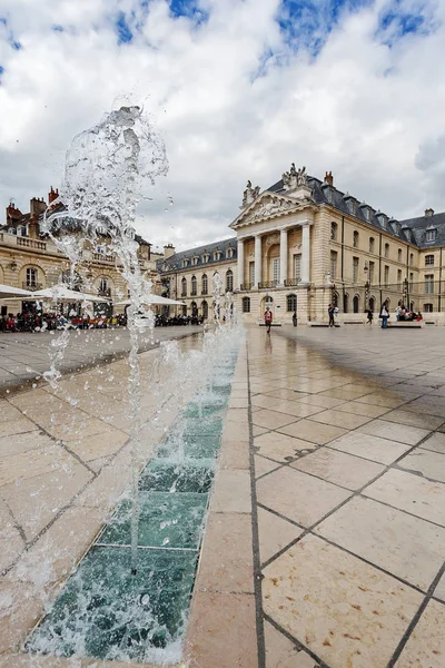 Pałac książąt i stanów Burgundia na Place de la Liber — Zdjęcie stockowe