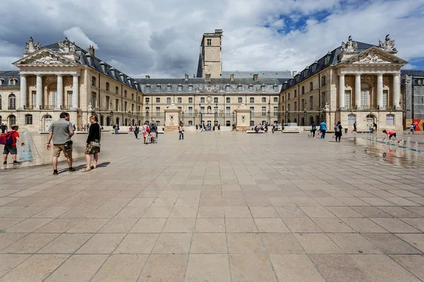 Palace of the Dukes and Estates of Burgundy at Place de la Liber — ストック写真