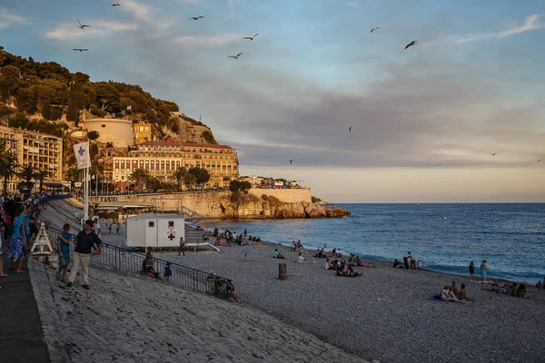 Widok na morze, plaża i Promenade des Anglais nabrzeża — Zdjęcie stockowe