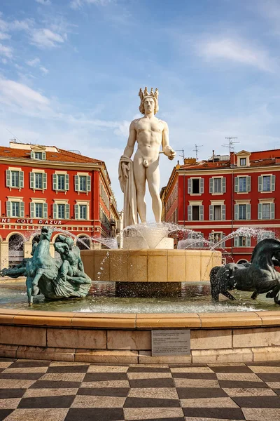 The Fontaine du Soleil on Place Massena. Nice, France — Stock Photo, Image