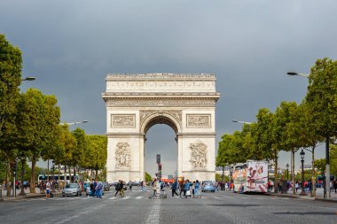 Charles De Gaulle Meydanı 'ndaki Zafer Anıtı. Paris