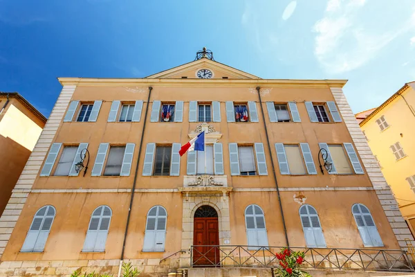 Rathaus von Antibes, auch bekannt als Hotel de Ville — Stockfoto