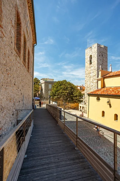 Slottet Grimaldi, Pablo Picasso Museum i Gamla stan i Antibes — Stockfoto