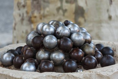 Petanque 'deki Fransız oyunu için metal toplar.