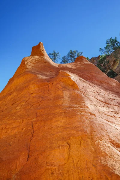 Roussillon yakınlarındaki doğal parkın deniz manzarası..