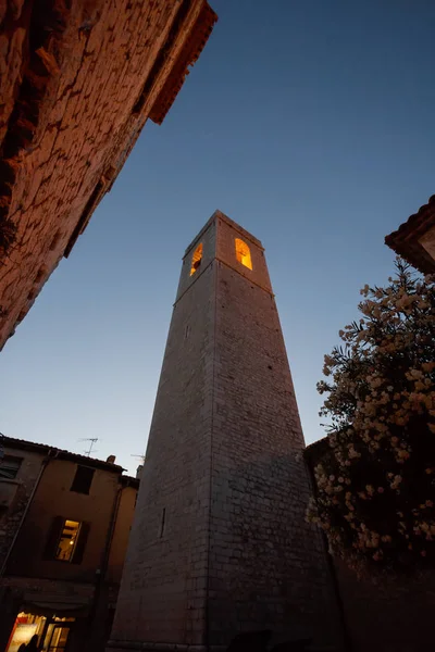 Παλιά μεσαιωνική εκκλησία στο Saint Paul de Vence — Φωτογραφία Αρχείου