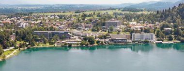 Bled ve Lake Bled 'in panoramik görüntüsü