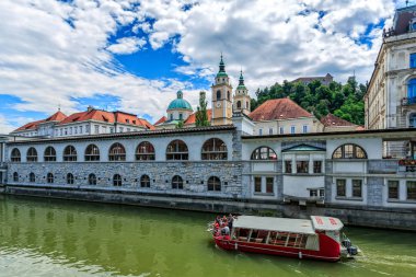 Ljubljana 'nın merkezinde alışveriş merkezi..