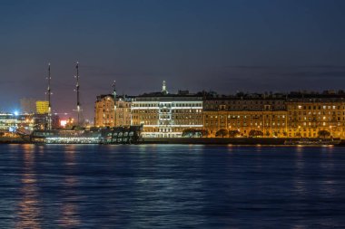 Vasilyevsky Adası gece görüşü. St. Petersburg, Rusya