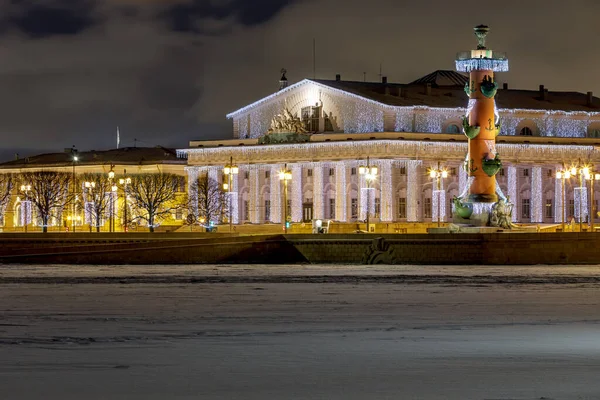 Tengerészeti Múzeum Rostral Oszlopok Karácsonyi Dekorációkban Szentpétervár Oroszország — Stock Fotó