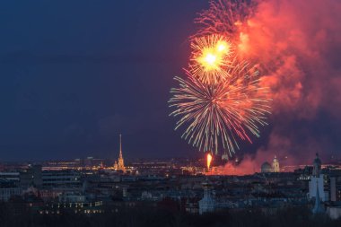 Havai fişek üzerinden şehir St. Petersburg (Rusya)