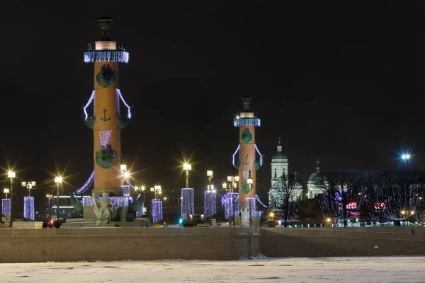 圣诞圣彼得斯堡 随地吐痰的 Vasilyevsky 岛夜景 — 图库照片