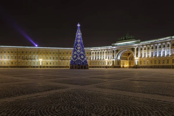 Karácsonyfa Háttérben Boltív Vezérkar Palota Tértől Saint Petersburg Oroszország — Stock Fotó