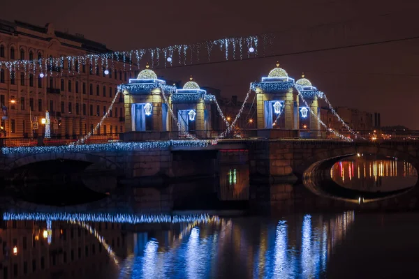 圣彼得堡Fontanka河堤岸和Lomonosov桥的夜景 — 图库照片