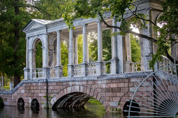 Puente Mármol Parque Tsarskoye Selo Pushkin Rusia — Foto de Stock