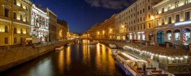 Rusya, Saint Petersburg - 09 Eylül 2017: Nevskiy 'den Moyka Nehri' ne akşam manzarası