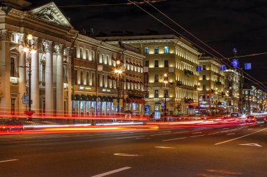 Rusya, Saint Petersburg - 06 Eylül 2017 Nevsky Prospect. Gece hayatı