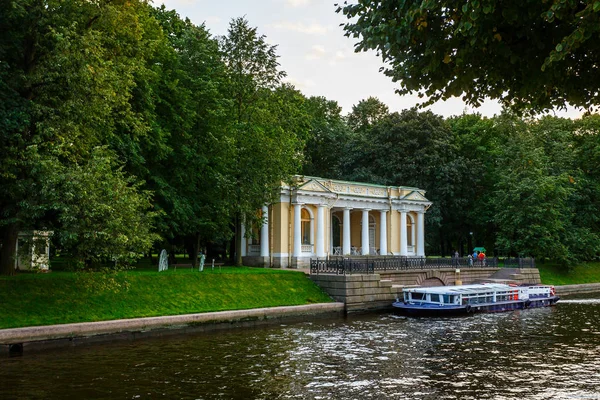 Russland Sankt Petersburg September 2017 Rossi Pavillon Michailowsky Garten — Stockfoto