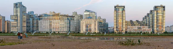 Russie Saint Petersburg Septembre 2017 Complexe Résidentiel Façade Marine Bord Images De Stock Libres De Droits