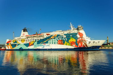 Rusya, Saint Petersburg - 05 Mayıs 2017: Saint-Petersburg Deniz Kanalı 'nı geçen yolcu gemisi. Prenses Anastasia, St. Peter Line 'a ait bir feribot..