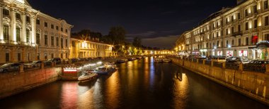 Rusya, Saint Petersburg - 09 Eylül 2017: Nevskiy 'den Moyka Nehri' ne akşam manzarası