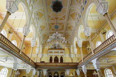 Rusya, Saint Petersburg - 5 Temmuz 2017: Koro Sinagogu iç mimarisi. İnşaat 1893 'te tamamlandı.