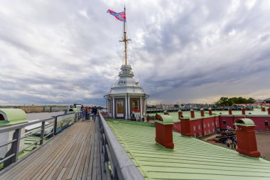 Rusya, Saint Petersburg - 25 Haziran 2017: Peter ve Paul Kalesi 'nin gözlem platformundan St. Petersburg manzarası