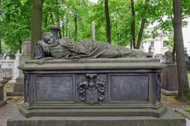 Saint Petersburg, Rusya - 23 Temmuz 2013: Alexander Nevsky Lavra 'nın Mezarı. Can kurtaranların kaptanının anıtı Semenov Alayı Johann Christian von Reyssig