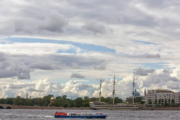 San Petersburgo Russia Luglio 2013 San Pietroburgo Fiume Neva Paesaggio — Foto Stock