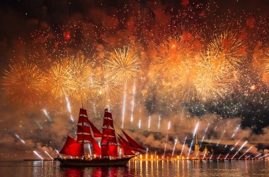 Saint Petersburg, Rusya - 24 Haziran 2018: Beyaz Geceler Festivali sırasında okul mezunları için tatil gezisi