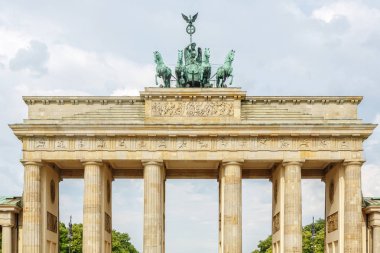 Berlin, Avrupa 'daki Brandenburg kapısı. Almanya Başkenti.
