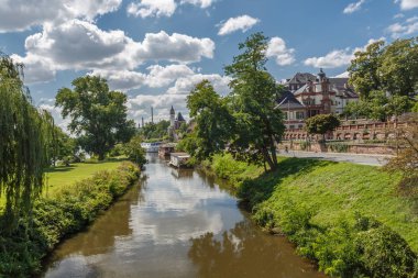 Frankfurt 'taki Nidda Nehri' ne park et.